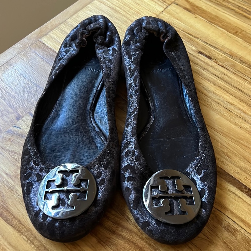 Tory Burch Reva gunmetal cheetah Ballet Flats. Size 5.5